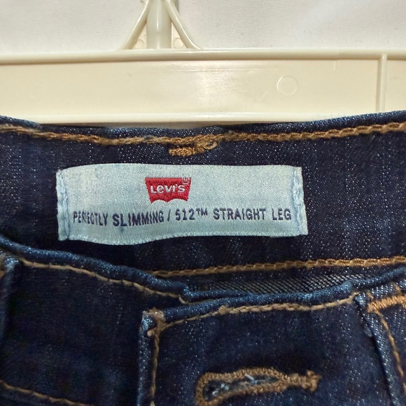 Levi’s Perfectly Slimming 512 Straight Leg Jeans, size 6 M - Picture 1 of 4